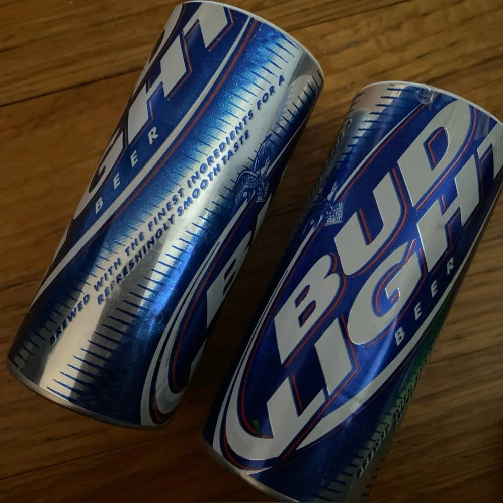 Bud Light Beer Salt & Pepper Shakers ‎ Collectible